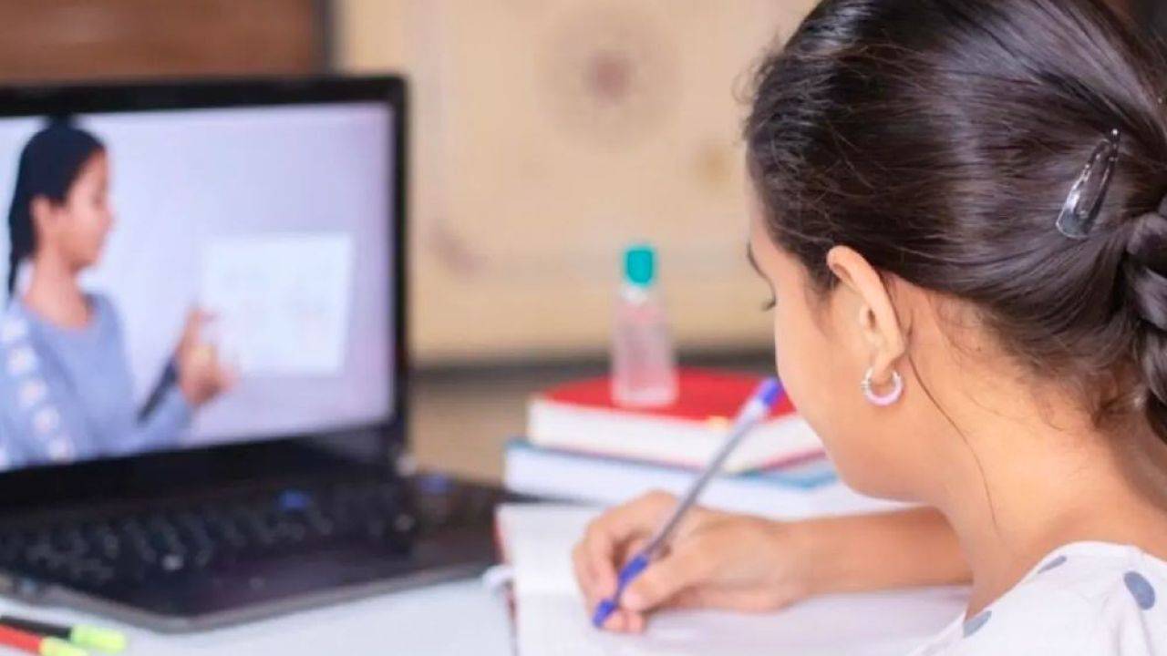 রাজধানীতে শুরু হলো পরীক্ষামূলক অনলাইন ক্লাস