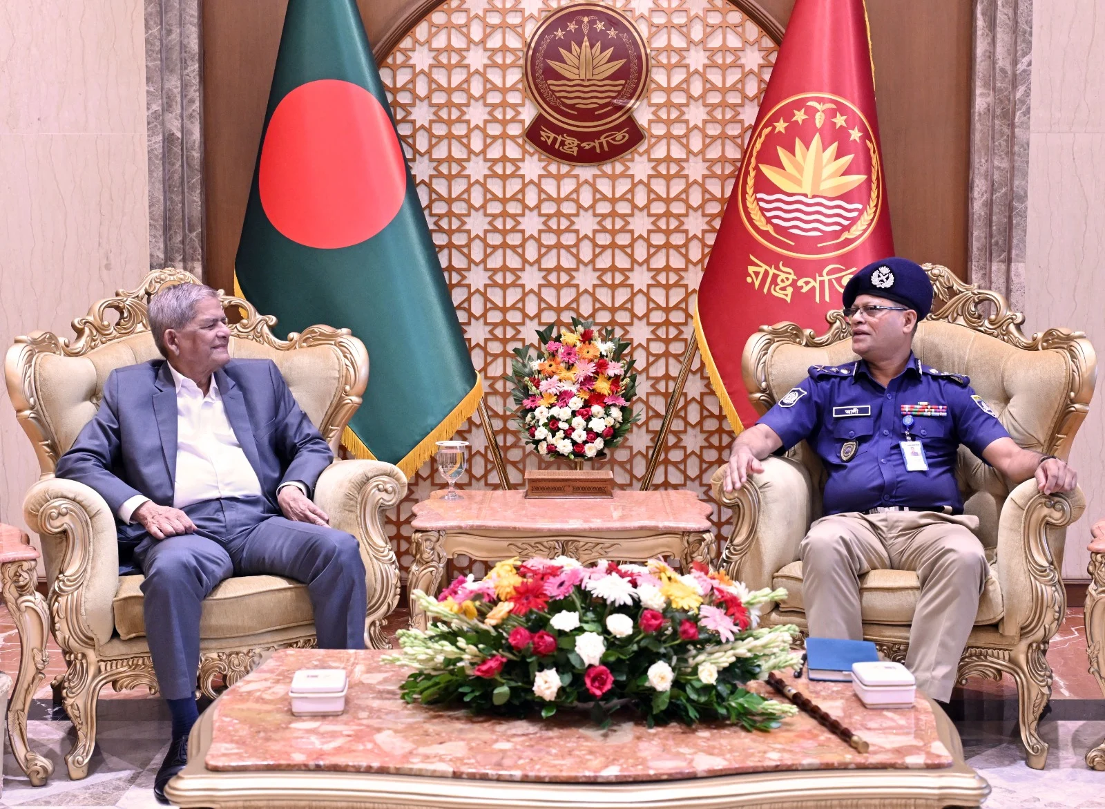 আইন-শৃঙ্খলা রক্ষা ও অপরাধ দমনে পুলিশকে নিষ্ঠার সঙ্গে কাজ করার আহ্বান রাষ্ট্রপতির
